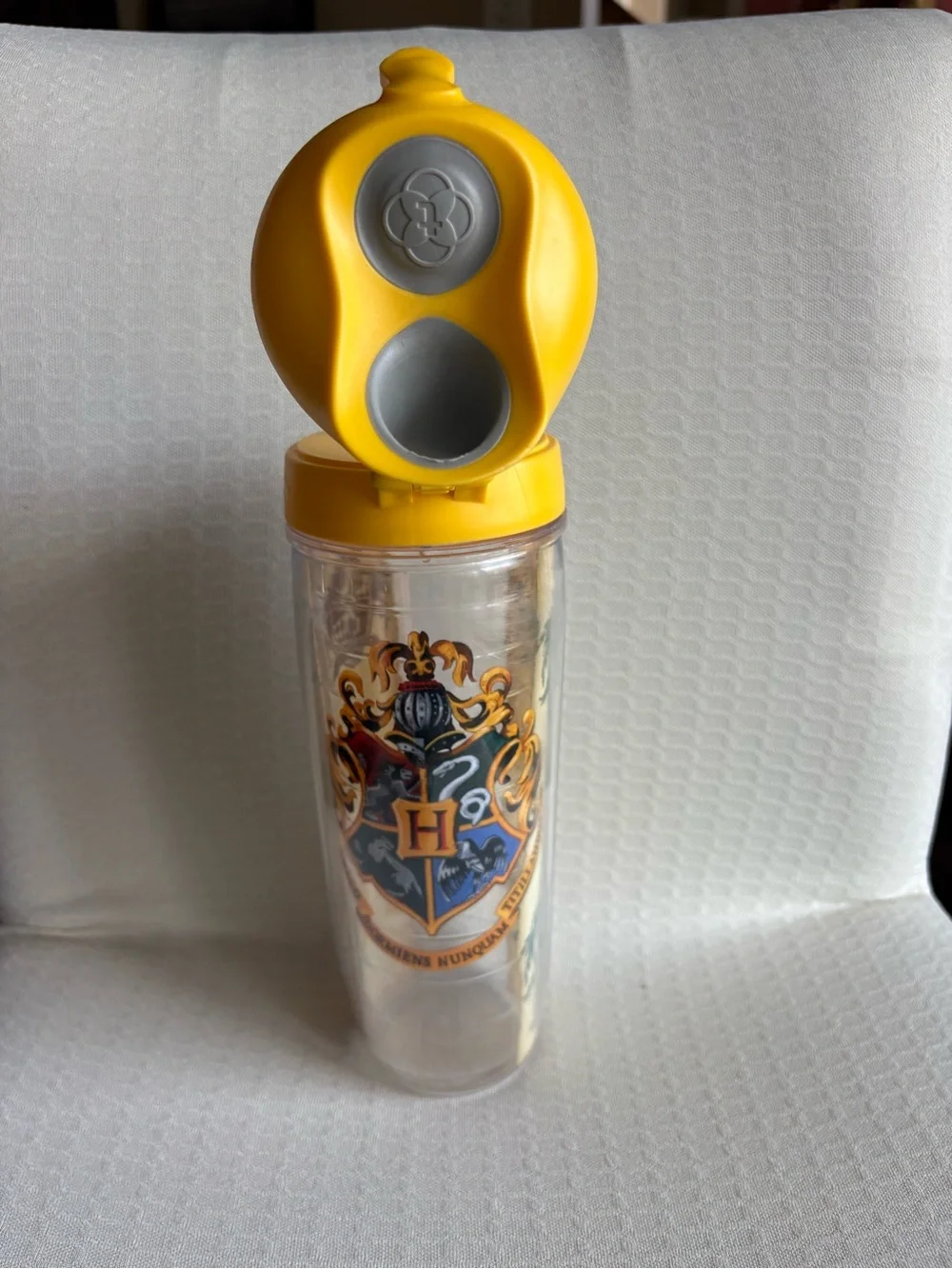 Yellow Hogwarts Crest Flip-Top Water Bottle - Home Dining Drinkware